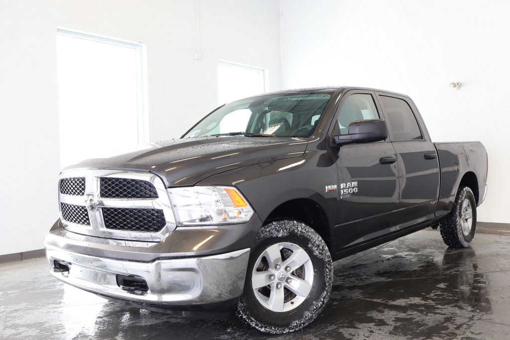 2022 Ram 1500 Classic SLT CREWCAB V8 4X4 in St-Jean-Sur-Richelieu, Quebec - 1 - w1024h768px