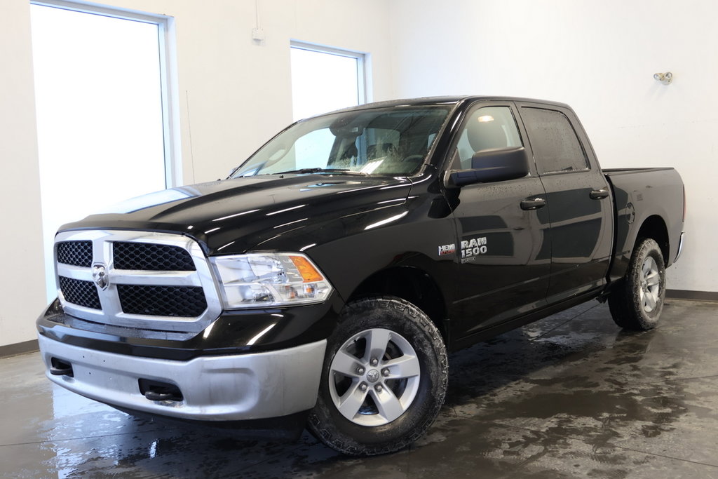 Ram 1500 Classic SLT CREWCAB V8 4X4 2022 à St-Jean-Sur-Richelieu, Québec - 1 - w1024h768px