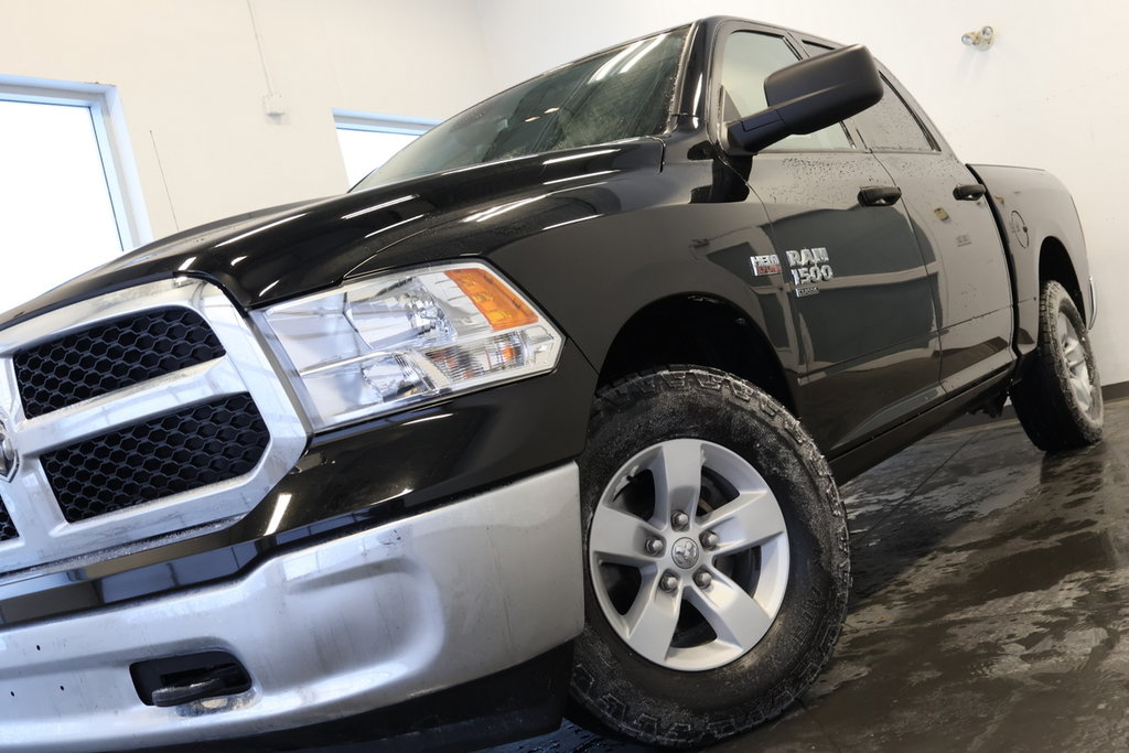 Ram 1500 Classic SLT CREWCAB V8 4X4 2022 à St-Jean-Sur-Richelieu, Québec - 2 - w1024h768px