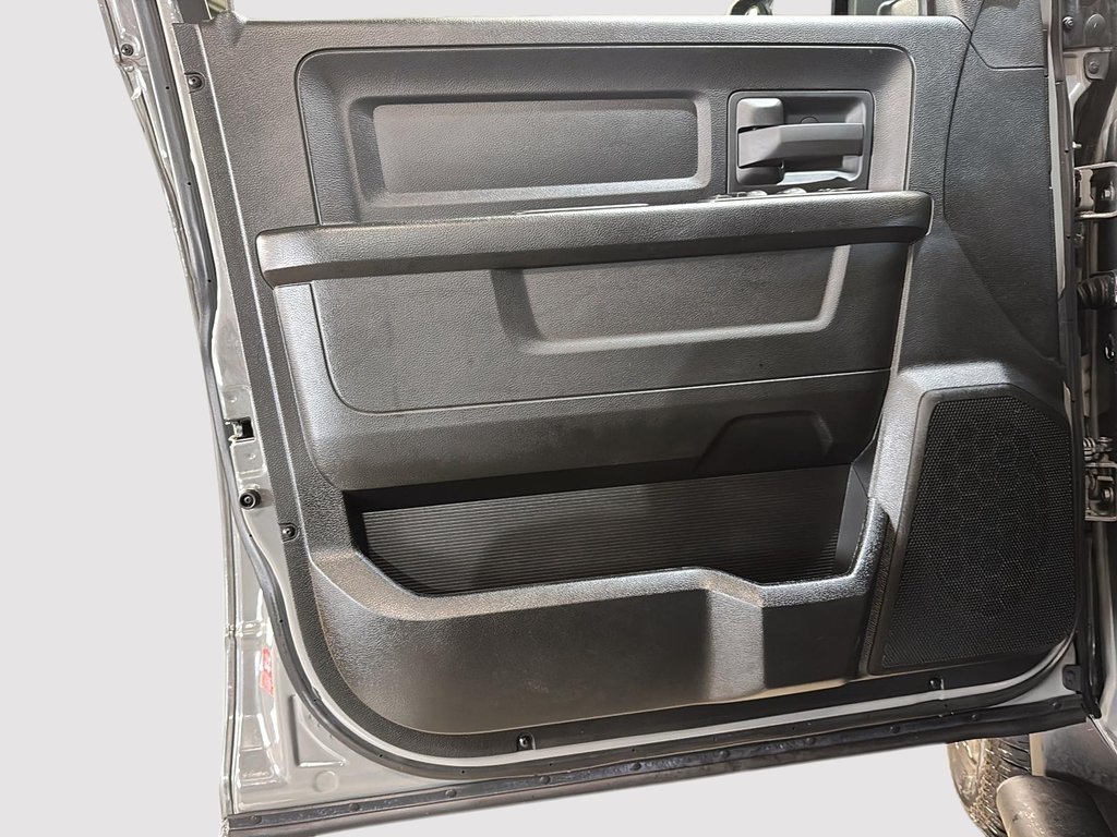 2022 Ram 1500 Classic Express in St-Jean-Sur-Richelieu, Quebec - 11 - w1024h768px