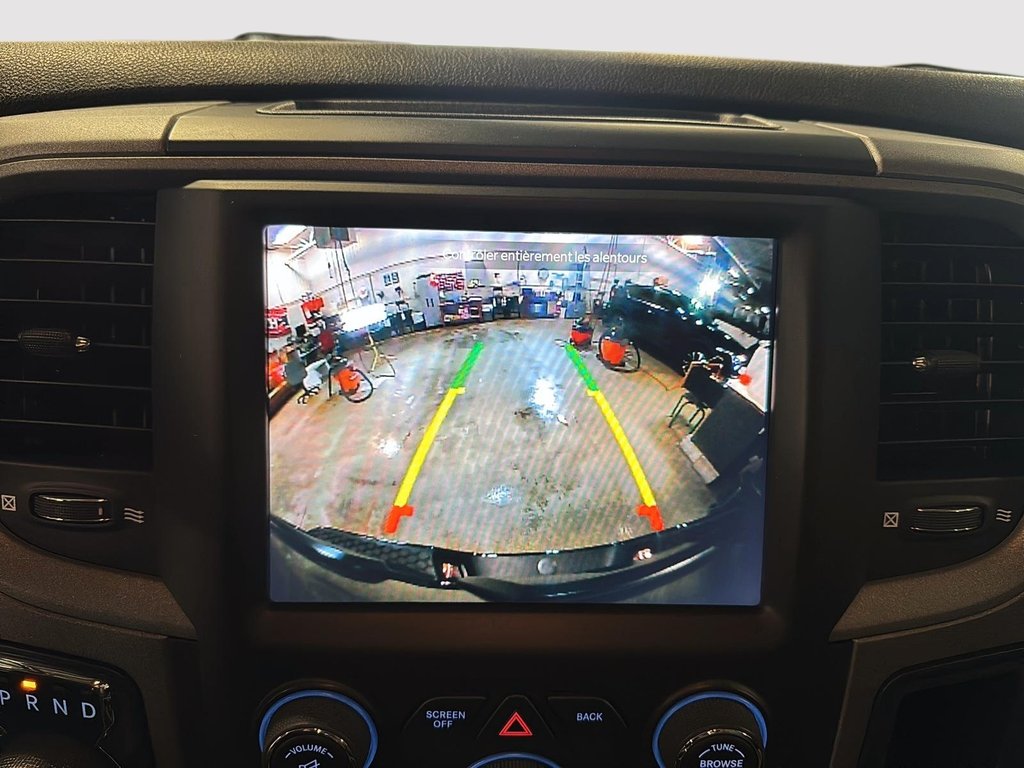 2023 Ram 1500 Classic Express Night CrewCab V8 4x4 Boite de Fibre in St-Jean-Sur-Richelieu, Quebec - 18 - w1024h768px