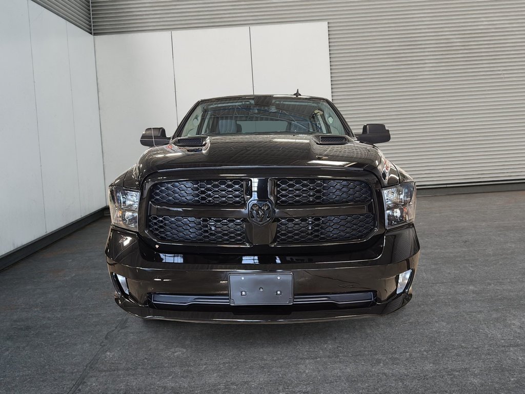 Ram 1500 Classic Express Night CrewCab V8 4x4 Boite de Fibre 2023-1