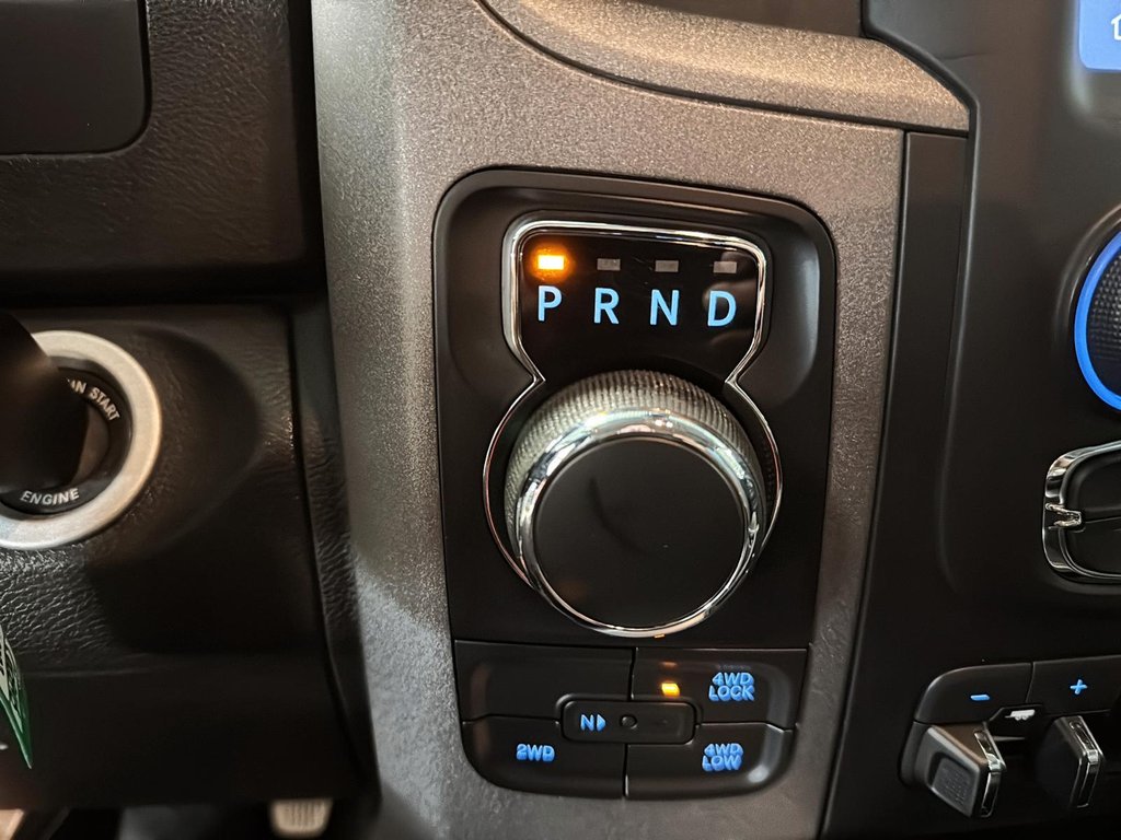 2023 Ram 1500 Classic Express Night CrewCab V8 4x4 Boite de Fibre in St-Jean-Sur-Richelieu, Quebec - 15 - w1024h768px