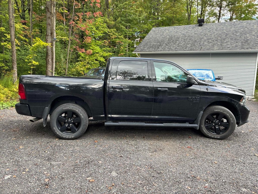 2023 Ram 1500 Classic Express Nigth Edition | Crew cab in St-Jean-Sur-Richelieu, Quebec - 2 - w1024h768px