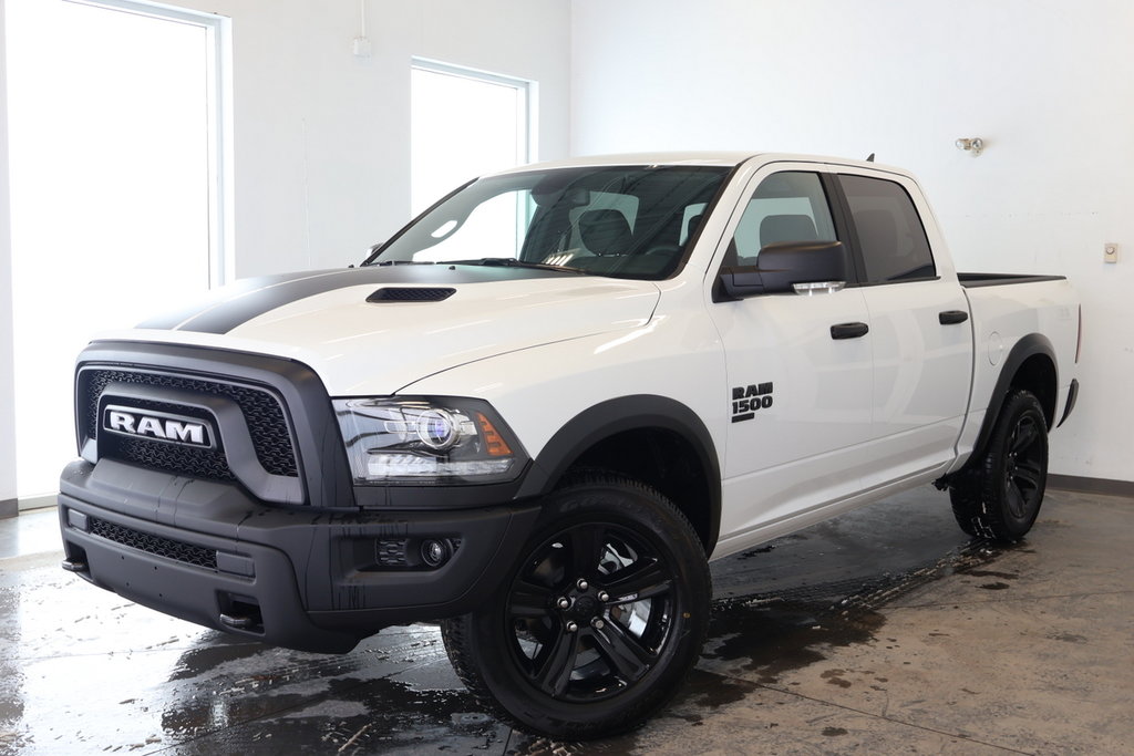 2024 Ram 1500 Classic WARLOCK in Sherbrooke, Quebec - 1 - w1024h768px