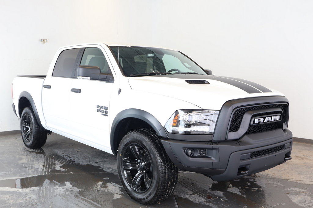 2024 Ram 1500 Classic WARLOCK in Sherbrooke, Quebec - 4 - w1024h768px