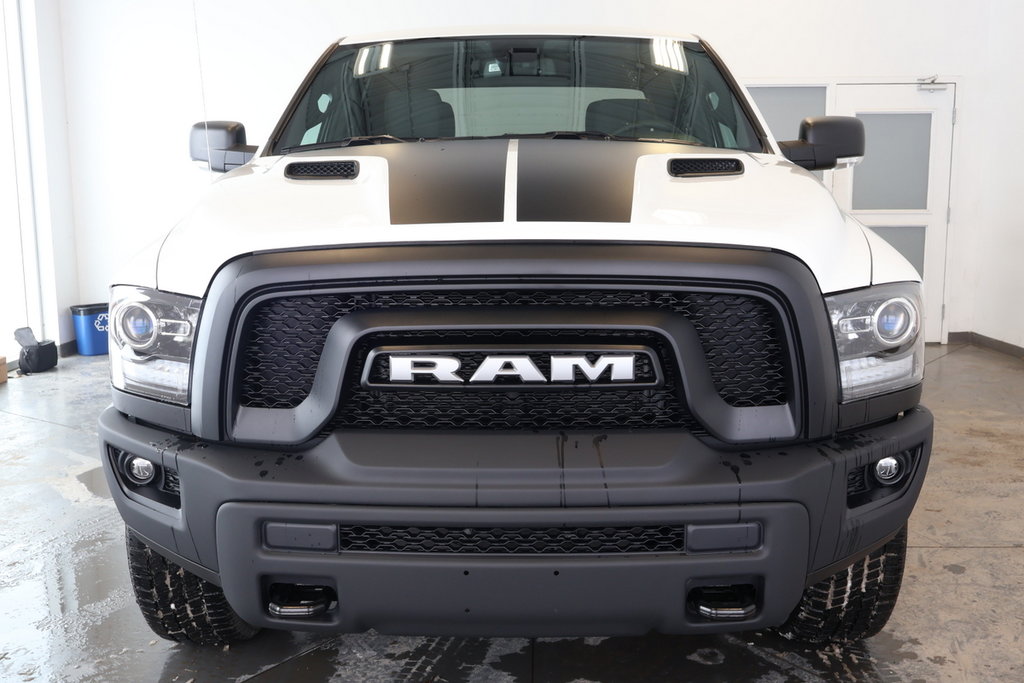 2024 Ram 1500 Classic WARLOCK in Sherbrooke, Quebec - 3 - w1024h768px