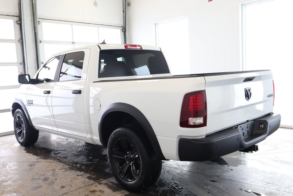 2024 Ram 1500 Classic WARLOCK in Sherbrooke, Quebec - 5 - w1024h768px