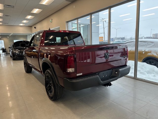 2024 Ram 1500 Classic WARLOCK in Sherbrooke, Quebec - 3 - w1024h768px