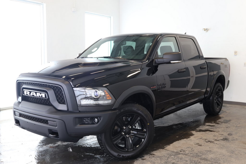 2024 Ram 1500 Classic WARLOCK in Sherbrooke, Quebec - 1 - w1024h768px