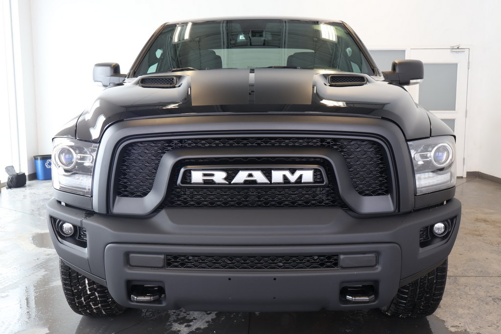 2024 Ram 1500 Classic WARLOCK in Sherbrooke, Quebec - 3 - w1024h768px