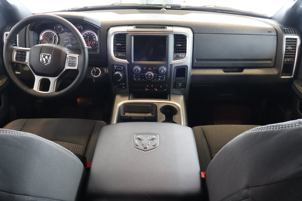 2024 Ram 1500 Classic WARLOCK in Sherbrooke, Quebec - 10 - w1024h768px