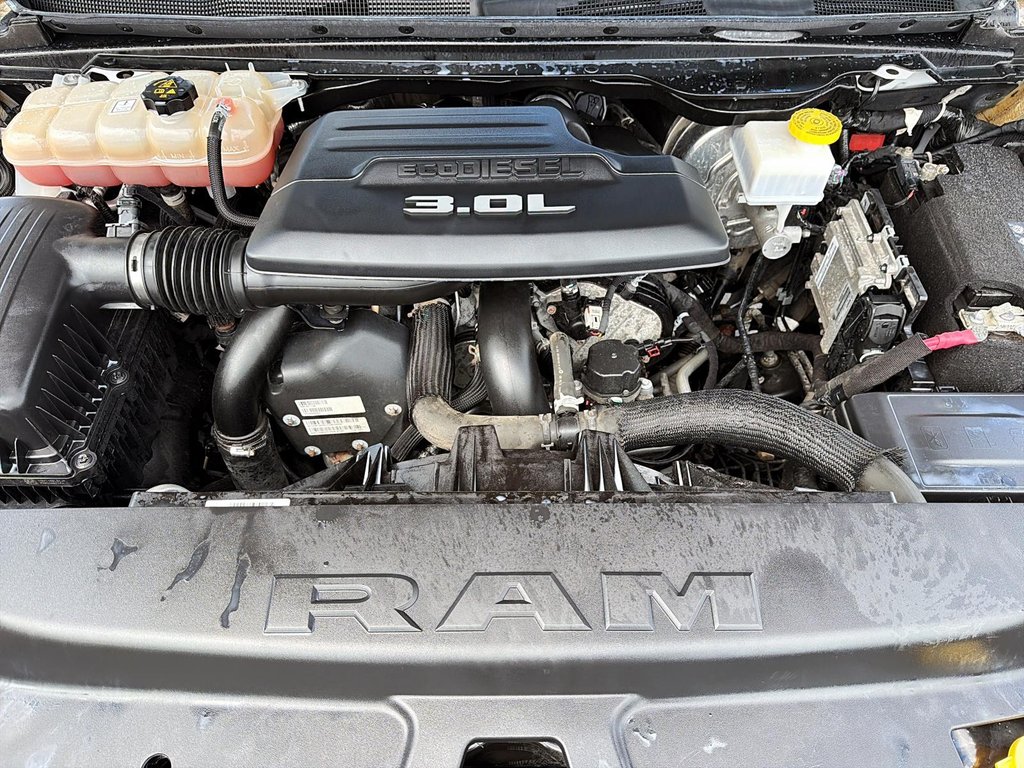 2020 Ram 1500 LIMITED 4X4 CREW CAB // DIESEL // TOIT PANORAMIQUE in St-Jean-Sur-Richelieu, Quebec - 8 - w1024h768px