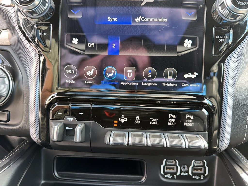 2020 Ram 1500 LIMITED 4X4 CREW CAB // DIESEL // TOIT PANORAMIQUE in St-Jean-Sur-Richelieu, Quebec - 14 - w1024h768px