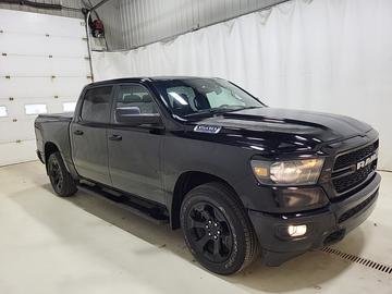 Ram 1500 Tradesman Sport Crewcab V8 4x4 2024 à St-Jean-Sur-Richelieu, Québec - 6 - w1024h768px