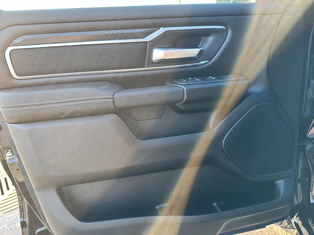 2025 Ram 1500 BIG HORN in St-Jean-Sur-Richelieu, Quebec - 11 - w1024h768px