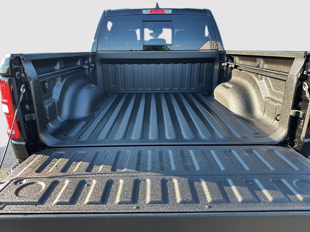 2025 Ram 1500 BIG HORN in St-Jean-Sur-Richelieu, Quebec - 17 - w1024h768px