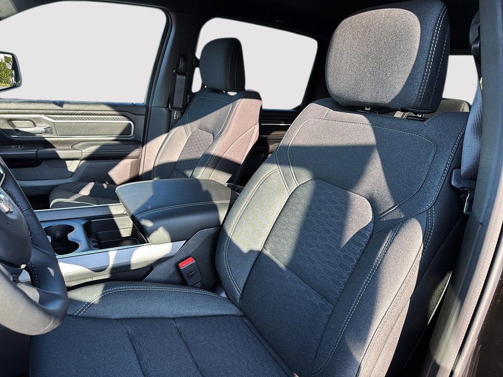 2025 Ram 1500 BIG HORN in St-Jean-Sur-Richelieu, Quebec - 9 - w1024h768px