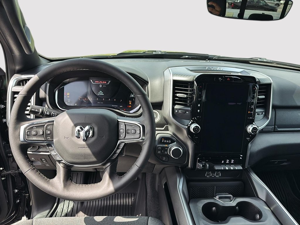 2025 Ram 1500 BIG HORN in St-Jean-Sur-Richelieu, Quebec - 10 - w1024h768px