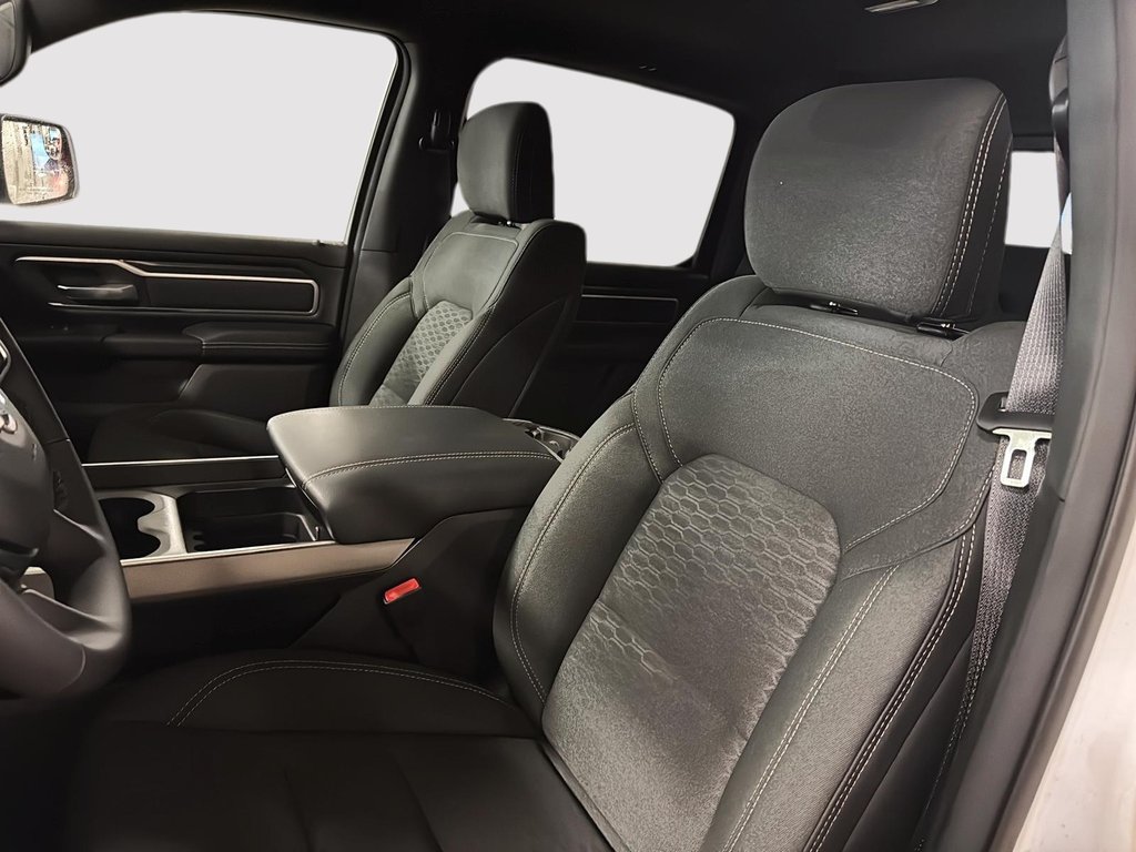 2025 Ram 1500 BIG HORN in Sherbrooke, Quebec - 9 - w1024h768px