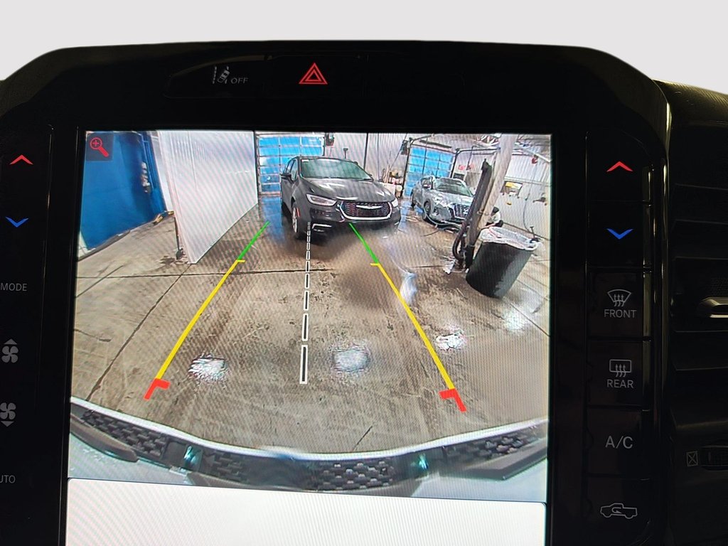 2025 Ram 1500 BIG HORN in Sherbrooke, Quebec - 17 - w1024h768px