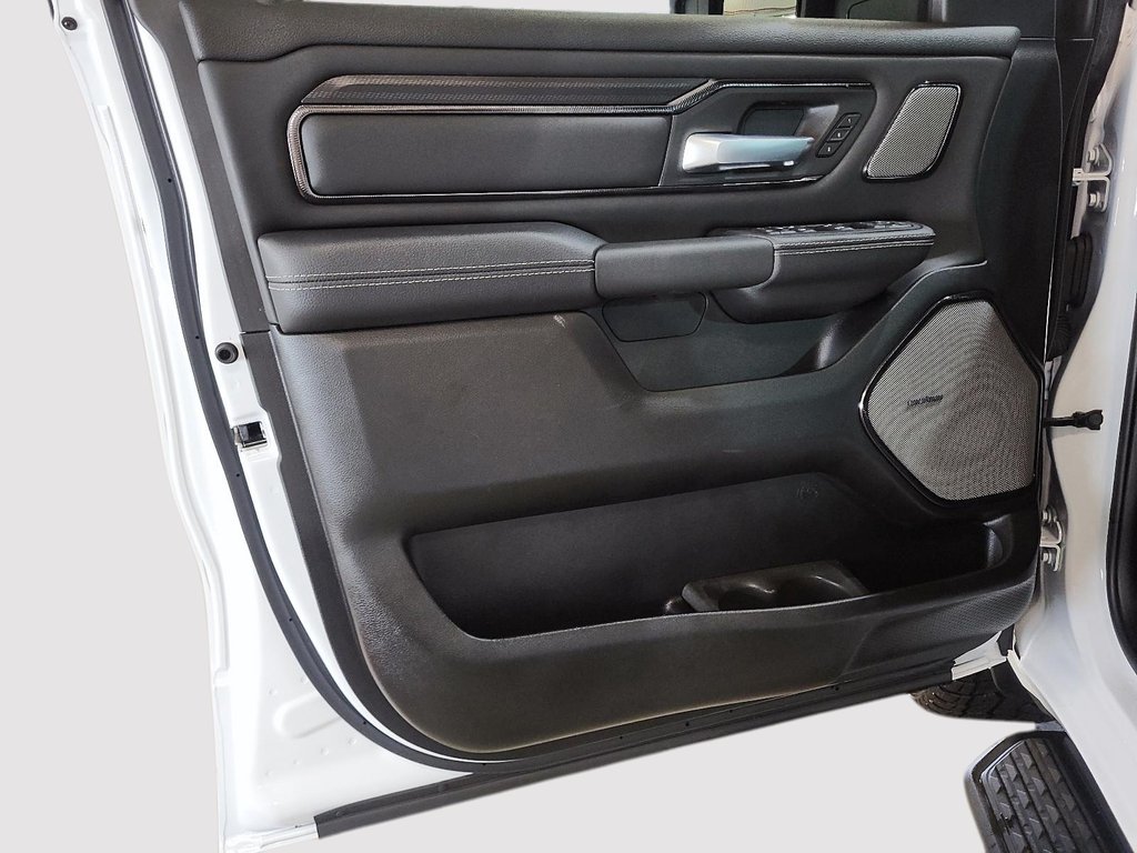 2025 Ram 1500 Sport in St-Jean-Sur-Richelieu, Quebec - 11 - w1024h768px