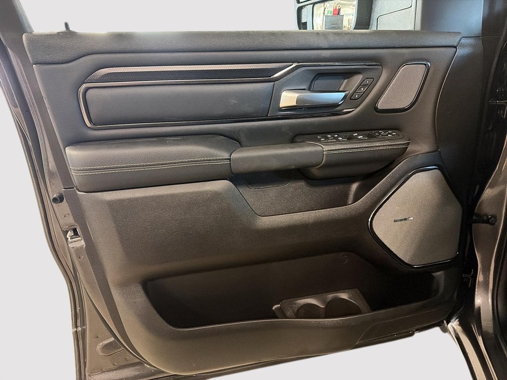 2026 Ram 1500 SPORT in St-Jean-Sur-Richelieu, Quebec - 10 - w1024h768px