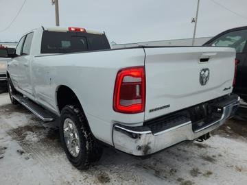 2022 Ram 2500 Big Horn Crewcab 6.4L V8 in St-Jean-Sur-Richelieu, Quebec - 5 - w1024h768px