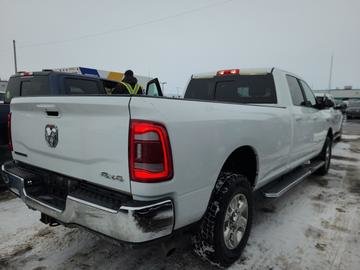 2022 Ram 2500 Big Horn Crewcab 6.4L V8 in St-Jean-Sur-Richelieu, Quebec - 3 - w1024h768px