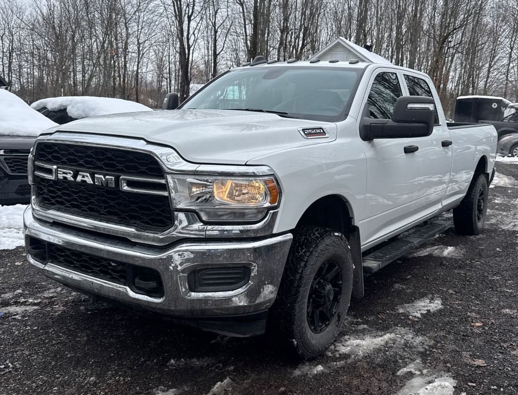 Ram 2500 Tradesman Crewcab 6.4L V8 4x4 2024 à St-Jean-Sur-Richelieu, Québec - 1 - w1024h768px