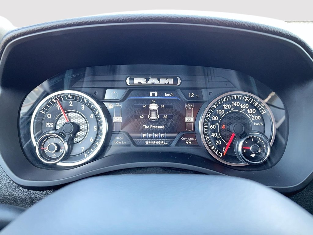 Ram 3500 Big Horn Night Crewcab V8 4X4 2024 à St-Jean-Sur-Richelieu, Québec - 14 - w1024h768px