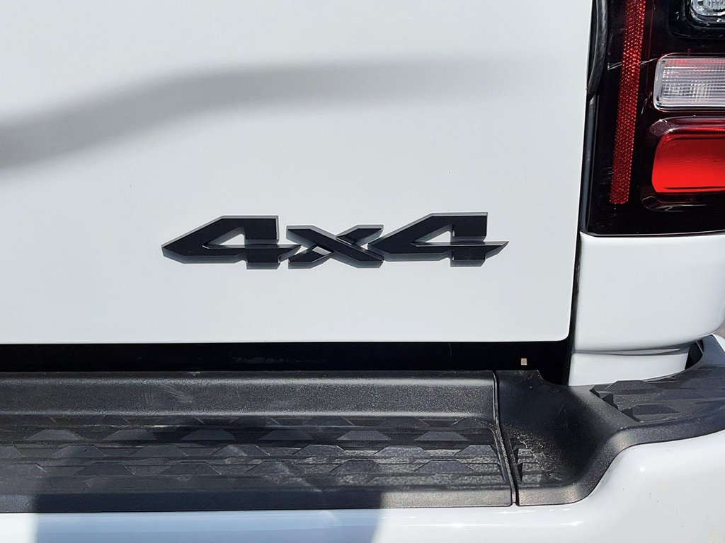 Ram 3500 Big Horn Night Crewcab V8 4X4 2024 à St-Jean-Sur-Richelieu, Québec - 16 - w1024h768px