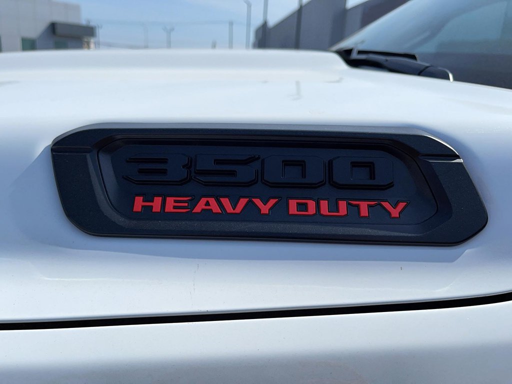 Ram 3500 Big Horn Night Crewcab V8 4X4 2024 à St-Jean-Sur-Richelieu, Québec - 6 - w1024h768px