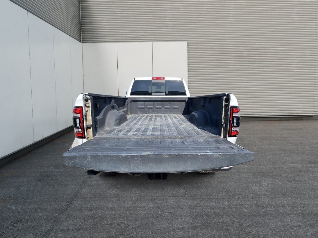 Ram 3500 Big Horn Night Crewcab V8 4X4 2024 à St-Jean-Sur-Richelieu, Québec - 17 - w1024h768px