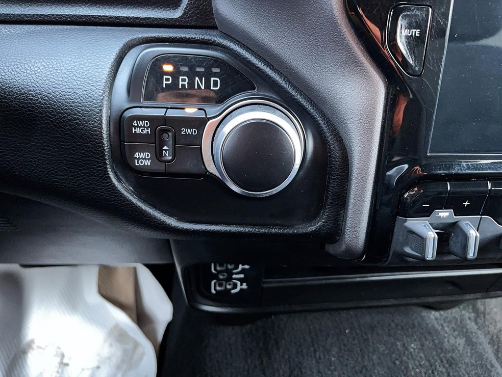 Ram 3500 Big Horn Night Crewcab V8 4X4 2024 à St-Jean-Sur-Richelieu, Québec - 15 - w1024h768px