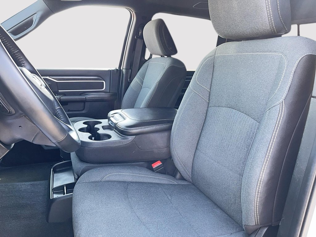 Ram 3500 Big Horn Night Crewcab V8 4X4 2024 à St-Jean-Sur-Richelieu, Québec - 9 - w1024h768px