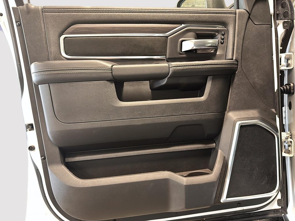 2025 Ram 3500 LARAMIE in Sherbrooke, Quebec - 11 - w1024h768px