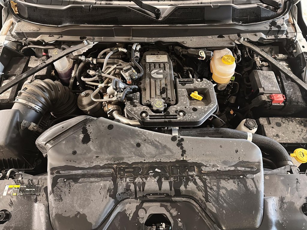 2025 Ram 3500 LARAMIE in Sherbrooke, Quebec - 8 - w1024h768px