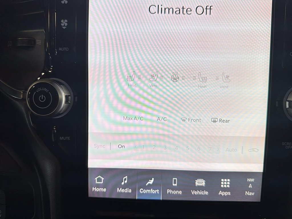 2025 Ram 3500 LARAMIE in Sherbrooke, Quebec - 14 - w1024h768px