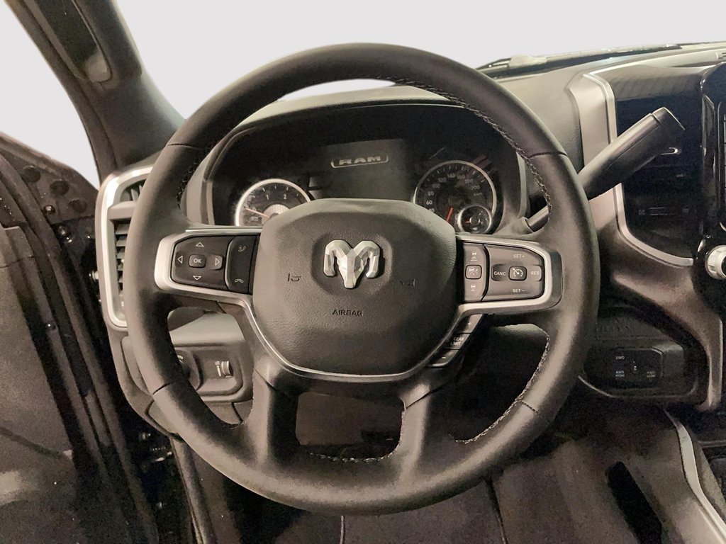 2026 Ram 3500 BIG HORN in Sherbrooke, Quebec - 11 - w1024h768px