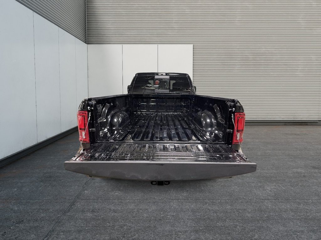 2026 Ram 3500 BIG HORN in Sherbrooke, Quebec - 16 - w1024h768px