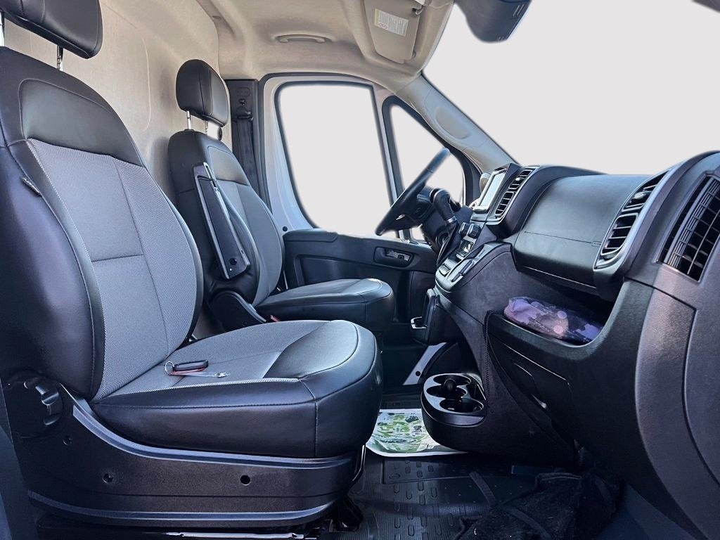 Ram ProMaster Cargo Van 2500 159'' HIGH ROOF // CARPLAY & ANDROID AUTO 2023 à St-Jean-Sur-Richelieu, Québec - 8 - w1024h768px