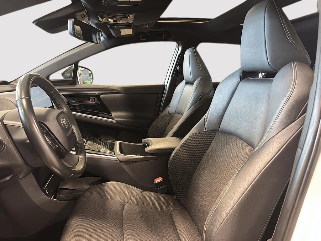 Toyota BZ4X XLE AWD TOIT-PANORAMIQUE 2023 à St-Jean-Sur-Richelieu, Québec - 9 - w1024h768px