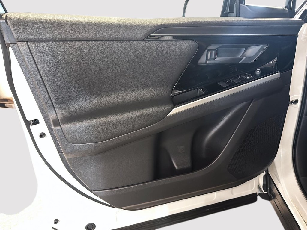 Toyota BZ4X XLE AWD TOIT-PANORAMIQUE 2023 à St-Jean-Sur-Richelieu, Québec - 11 - w1024h768px