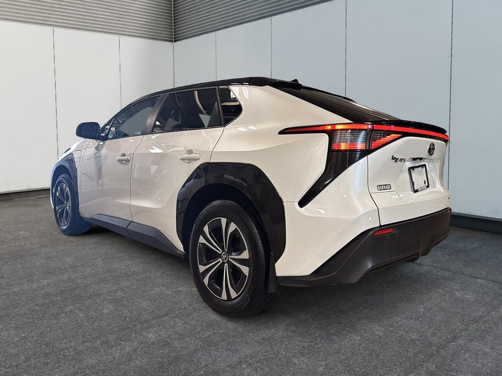 Toyota BZ4X XLE AWD TOIT-PANORAMIQUE 2023 à St-Jean-Sur-Richelieu, Québec - 4 - w1024h768px