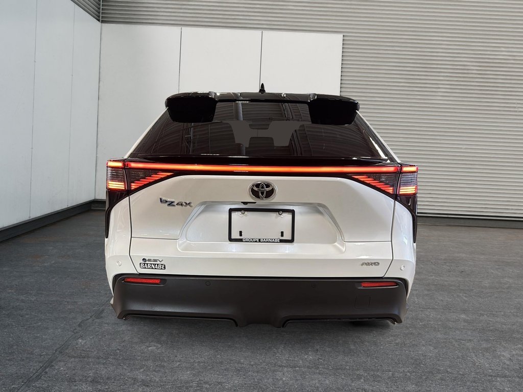 Toyota BZ4X XLE AWD CUIR TOIT-PANORAMIQUE 2024 à St-Jean-Sur-Richelieu, Québec - 3 - w1024h768px