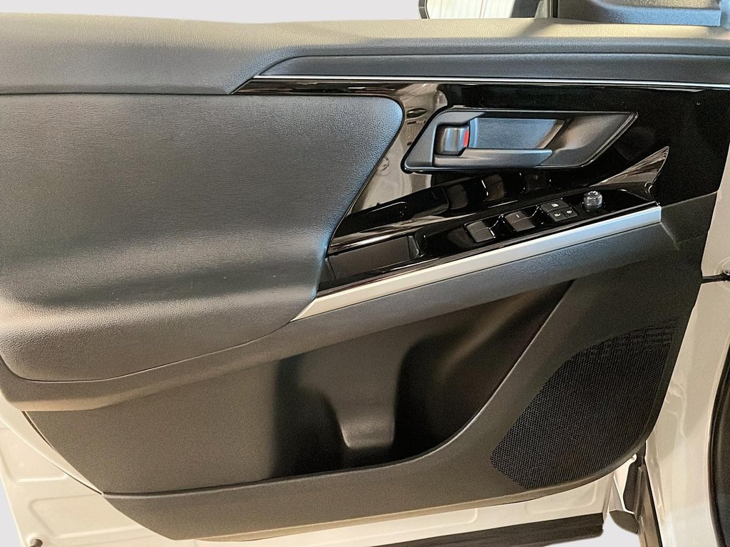 Toyota BZ4X XLE AWD TOIT-PANORAMIQUE 2024 à St-Jean-Sur-Richelieu, Québec - 11 - w1024h768px