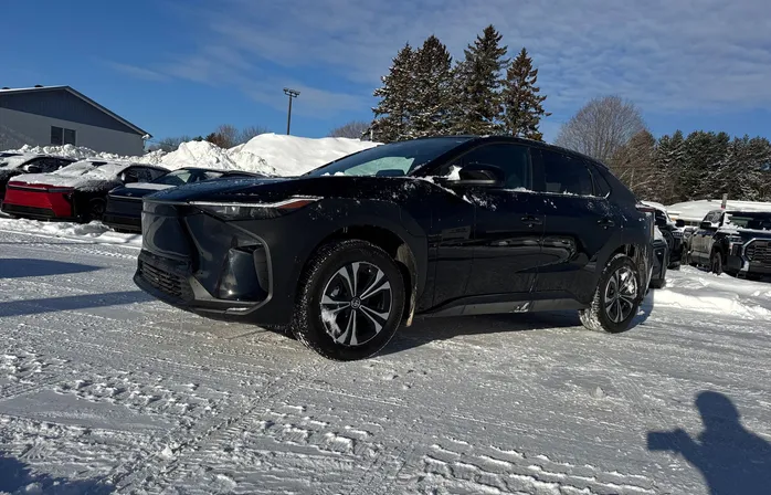 Toyota BZ4X LE 2024 à St-Jean-Sur-Richelieu, Québec - 1 - w1024h768px