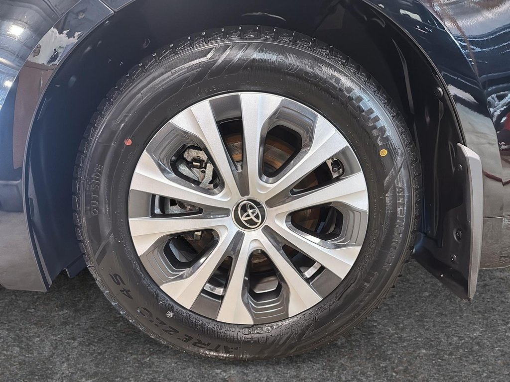 2025 Toyota Corolla LE HYBRID AWD in St-Jean-Sur-Richelieu, Quebec - 7 - w1024h768px