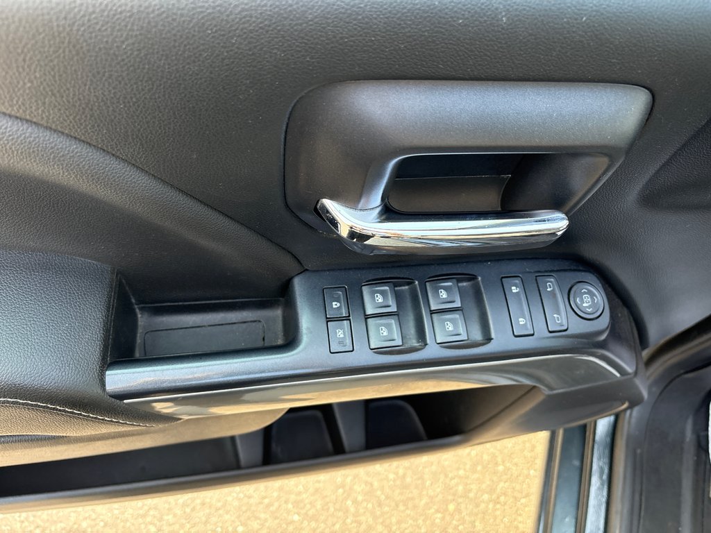 Chevrolet Silverado 1500 LT 2017 à Bathurst, Nouveau-Brunswick - 9 - w1024h768px